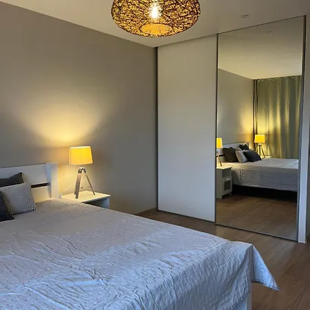 Mai With Free Parking Apartman